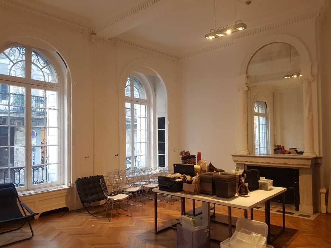 Au sein d'un bel immeuble ancien en pierres, RCG 