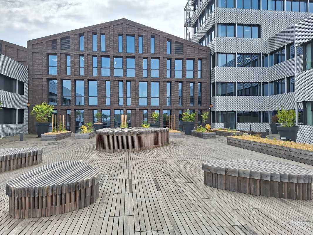 Face au Bassin à flot n°2 sur l'axe du Pont Chaba