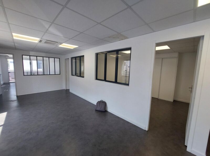 Au sein du quartier Bordeaux Maritime, dans un im