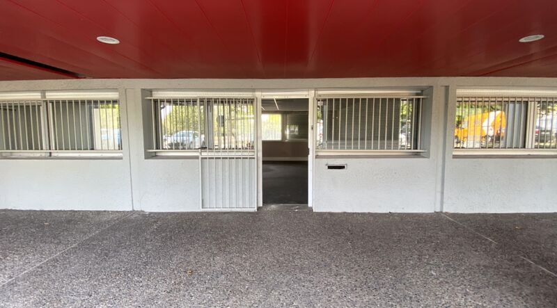 Au sein d'un quartier résidentiel, au pied d'un i