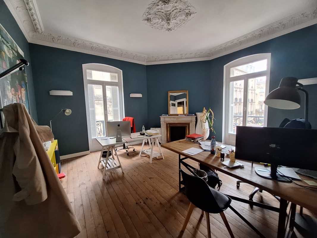 Au pied du Tram A, RCG vous propose à la vente un