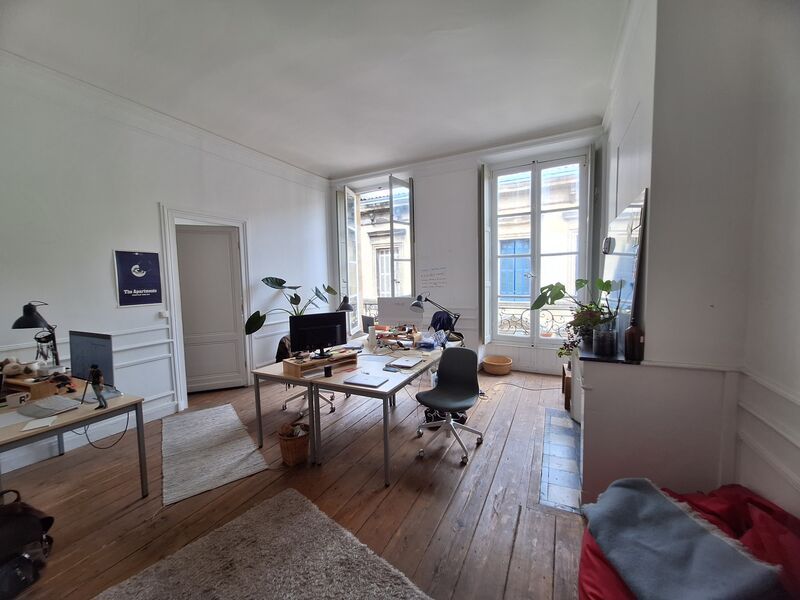 Au sein du quartier St Michel à Bordeaux, RCG vou