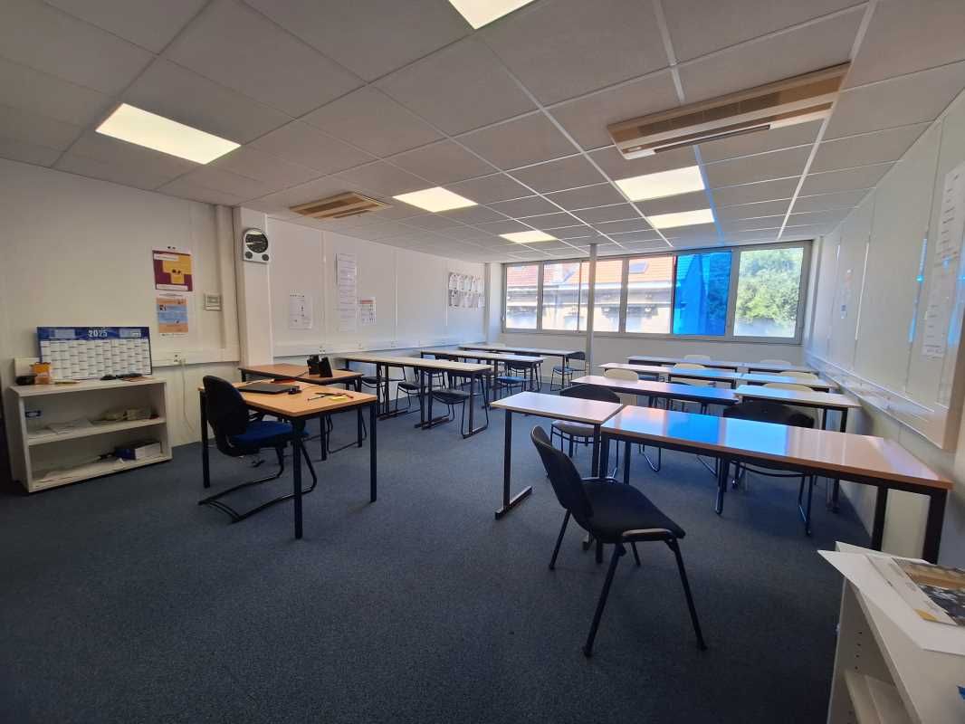 Au sein de l'immeuble de bureaux "le Tivoli", à p