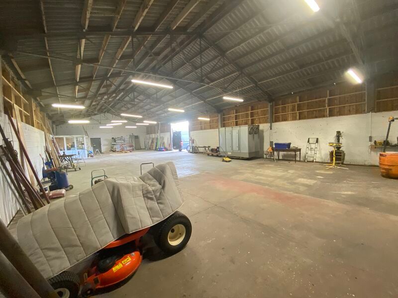 A Saint-Loubès, à proximité de l'A10 sortie 43, R