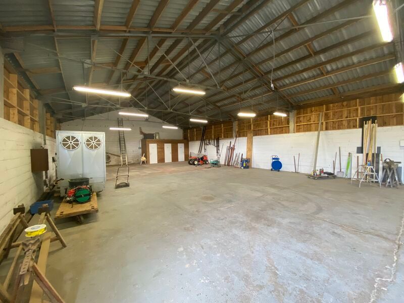 A Saint-Loubès, à proximité de l'A10 sortie 43, R