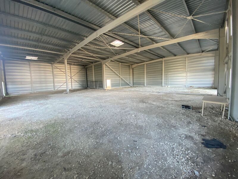 Situé à proximité de l'A10 sortie 42 à Ambarès-et