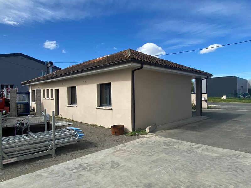 Situé à proximité de l'A630 et de l'A10 sorties 1