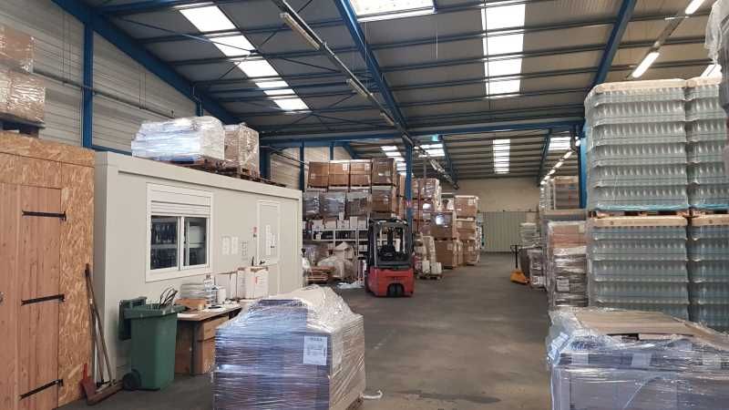 Au sein de la zone d'activités de Pompignac, proc