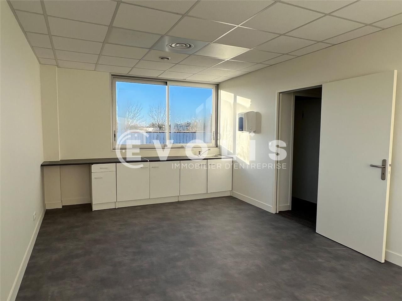 Situé sur la commune de Mérignac, au sein de la Z