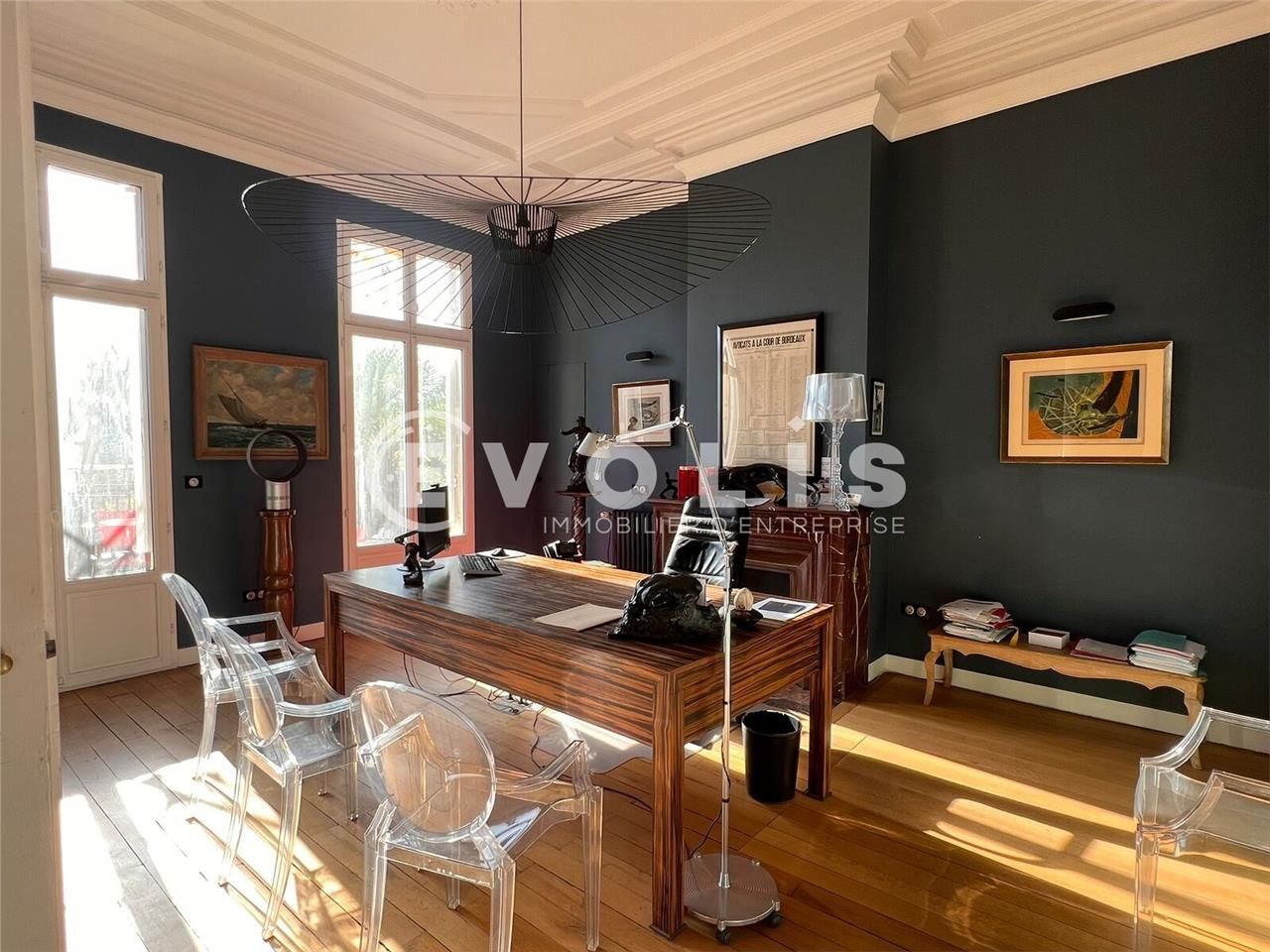 Bureaux de 433 m² non divisibles à Louer à BORDEA