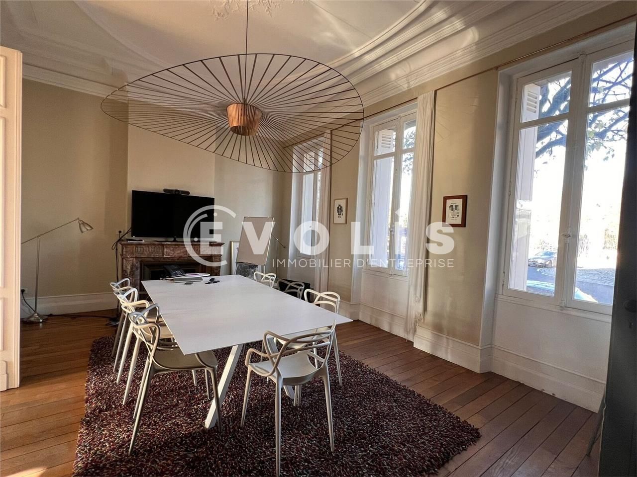 Bureaux de 433 m² non divisibles à Louer à BORDEA