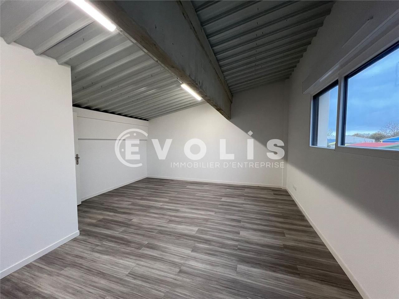 .	Sur la commune de MIOS, au sein d'un parc d'act