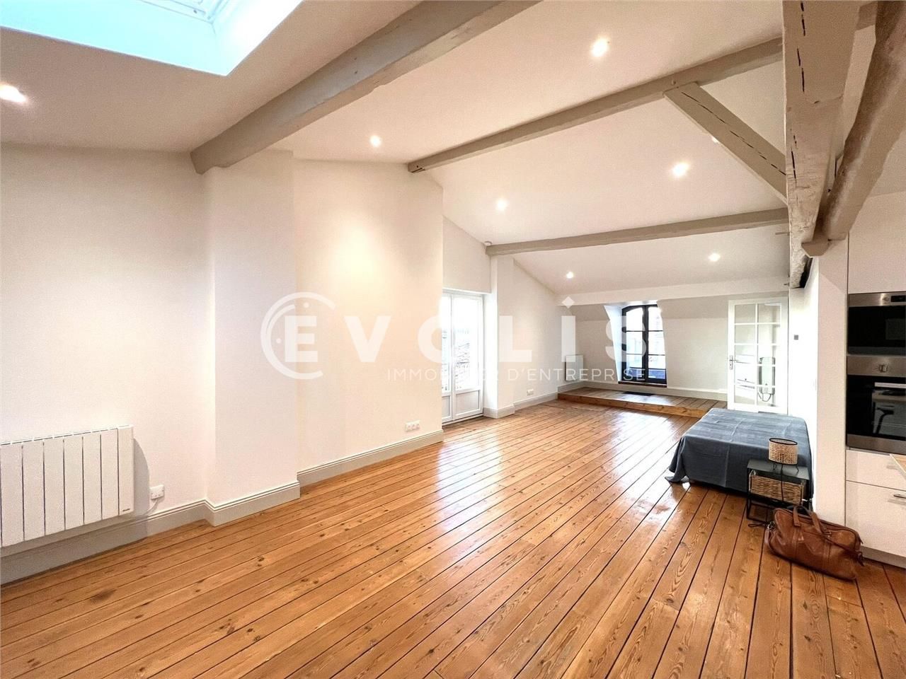 A Bordeaux, dans le triangle d'or, à proximité im