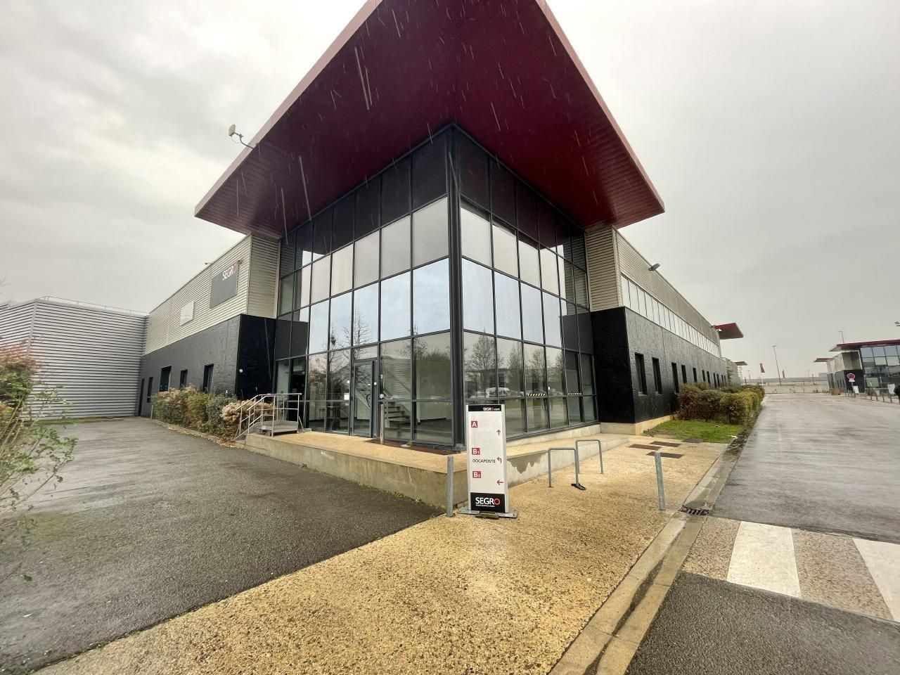 Location PME-PMI 956 m² non divisibles 93120 La courneuve