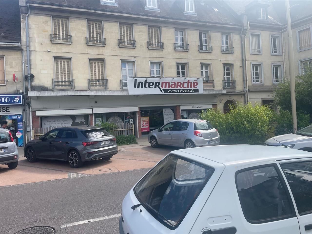 Grande surface commerciale idéalement située dans