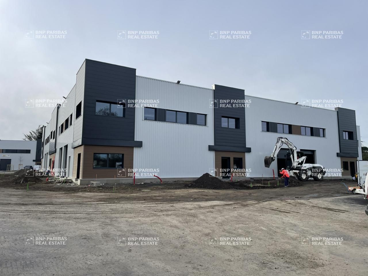 733.84 m² pour ce activité en location à La tour-de-salvagny