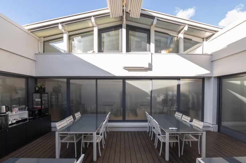 Magnifique loft, entièrement sous verrière; toit 