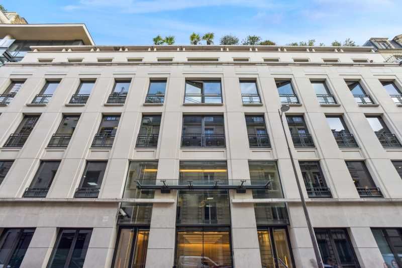 Bureaux de 610 m² non divisibles à Louer à PARIS