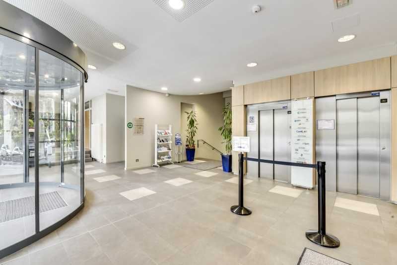 Au coeur du 16e arrondissement, découvrez un imme