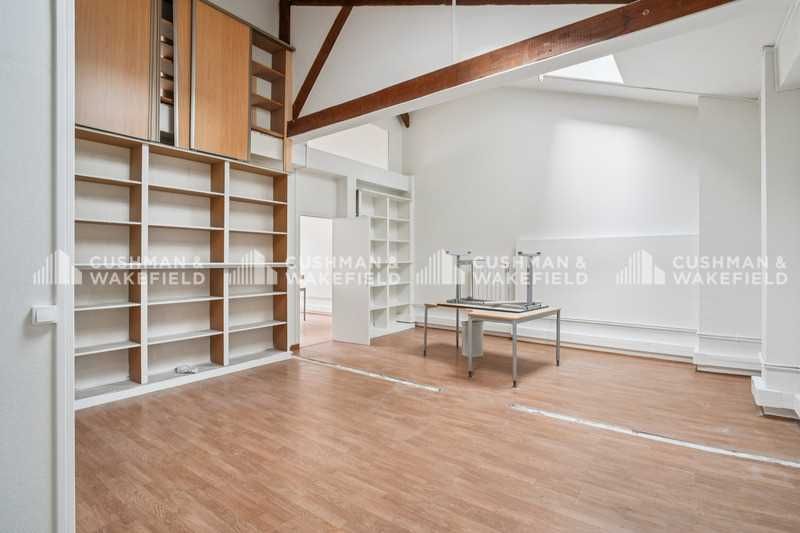 Situé à proximité immédiate de l'arrêt de métro M