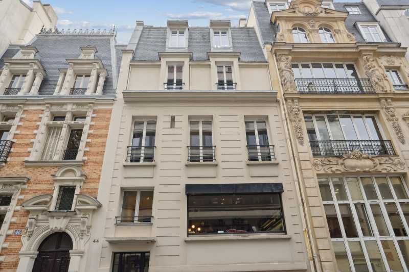 Idéalement situé 44 rue Fortuny, au coeur du 17èm
