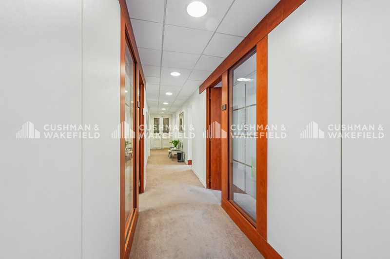 Situé à proximité immédiate de l'arrêt de métro P