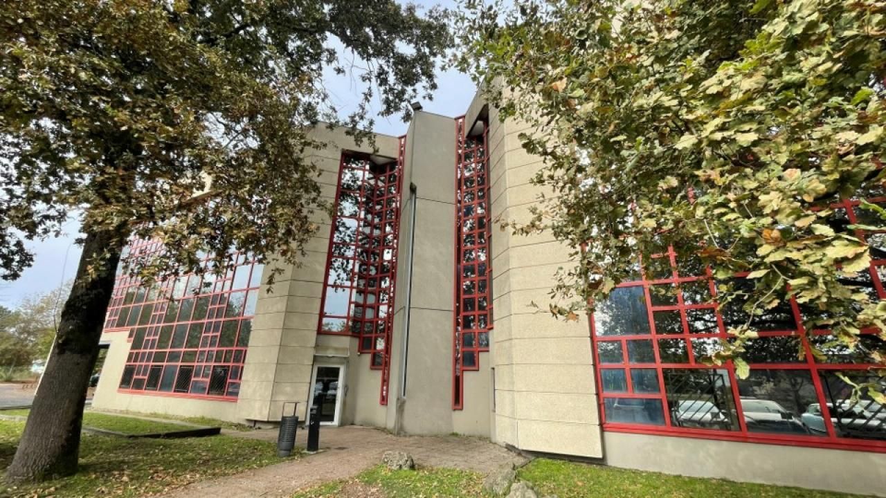 Location Bureaux 1038.89 m² divisibles 33600 Pessac
