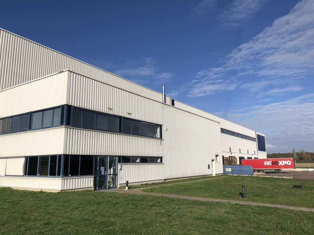 Nous vous proposons à la location un entrepôt de 