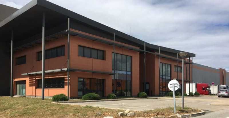 Situé à St Martin De Crau (13310), cet entrepôt d