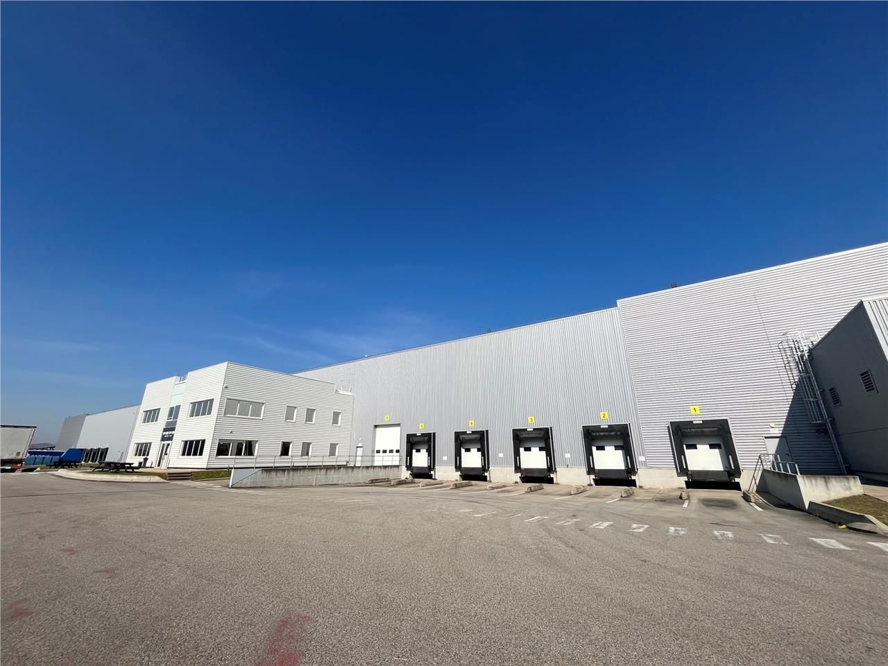 Idéalement situé au coeur de la dynamique zone lo