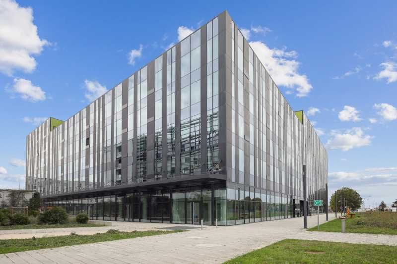 À louer, commerces à Orly.  Situé au coeur du pôl