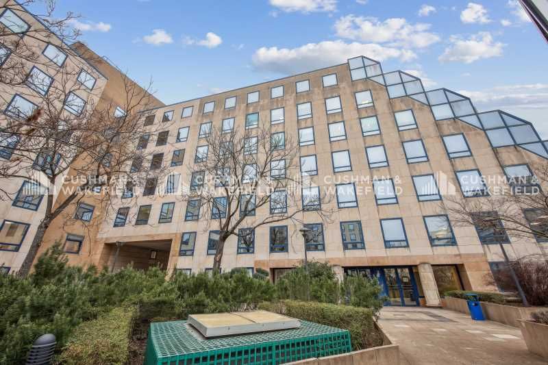 Nous vous proposons à la vente un ensemble de bur