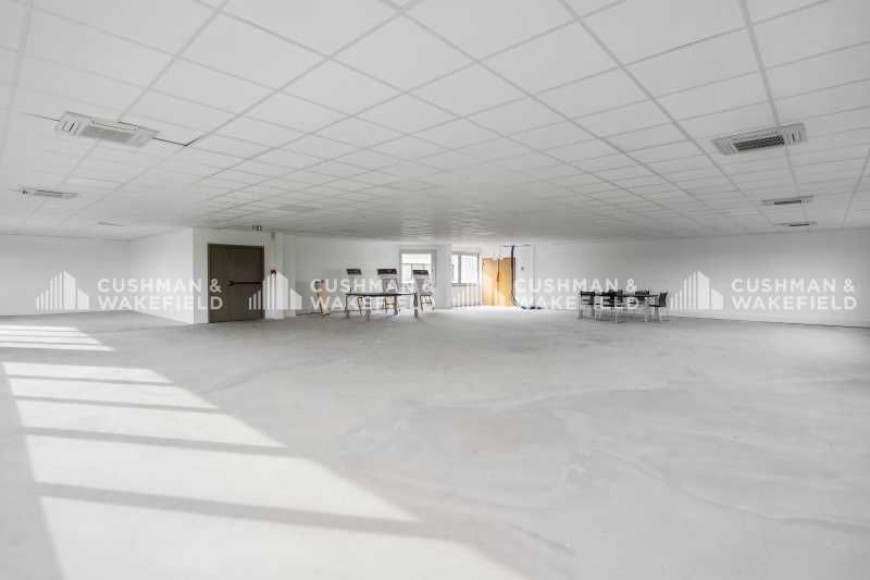 Découvrez ces locaux d'activité avec bureaux à Ru