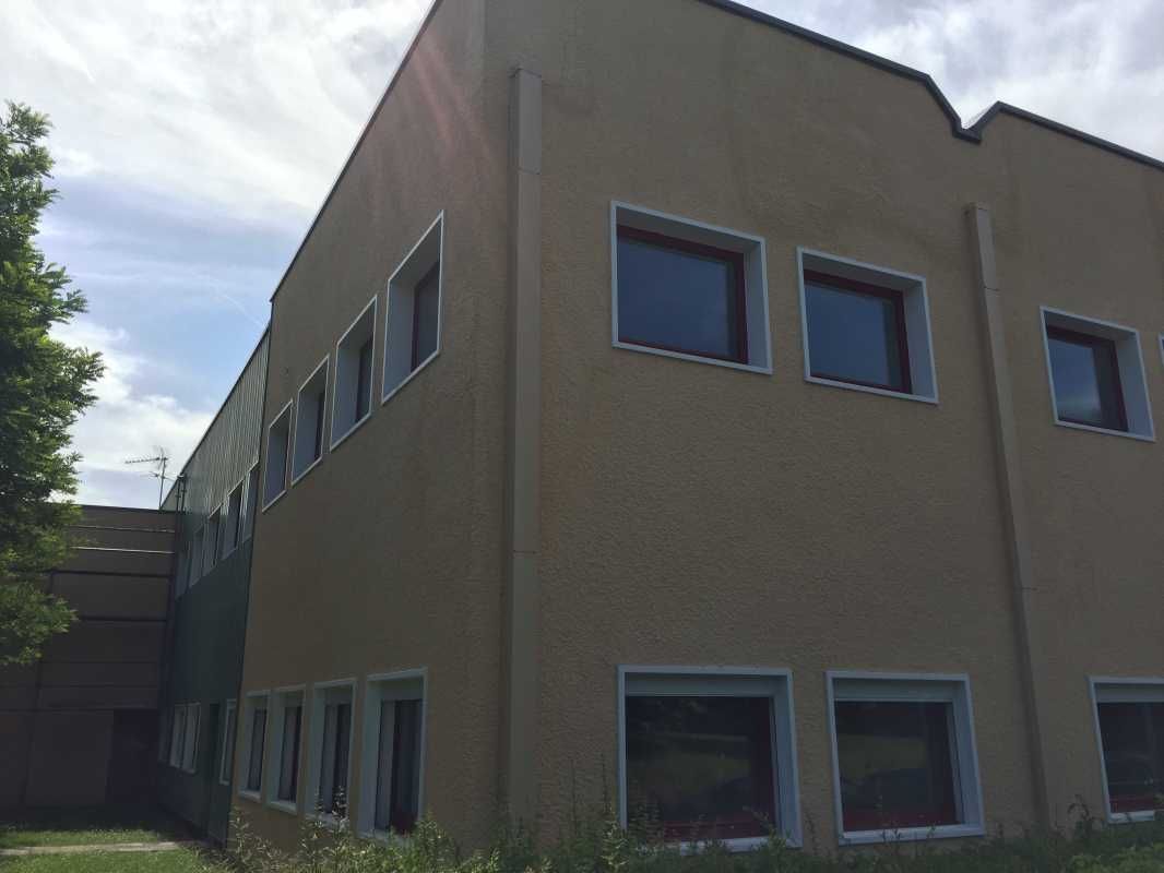Situés à Trappes, ces bureaux et locaux d'activit