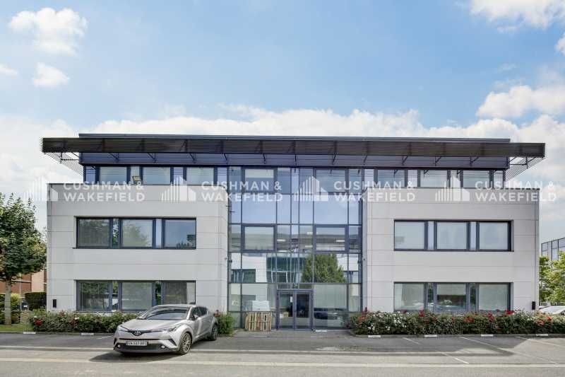 À louer, bureaux modernes de 541 m², divisibles à