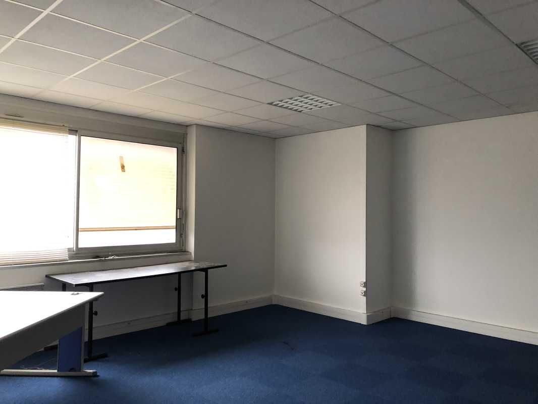 Location entrepots 967 m² divisibles à partir de 18 m²