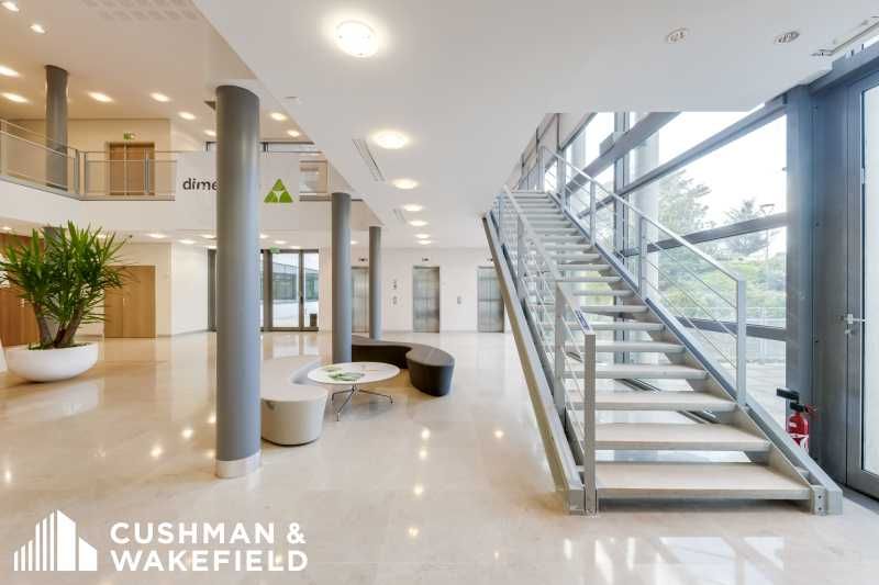 Bureaux à louer à Rungis.   Situé à seulement 7 k