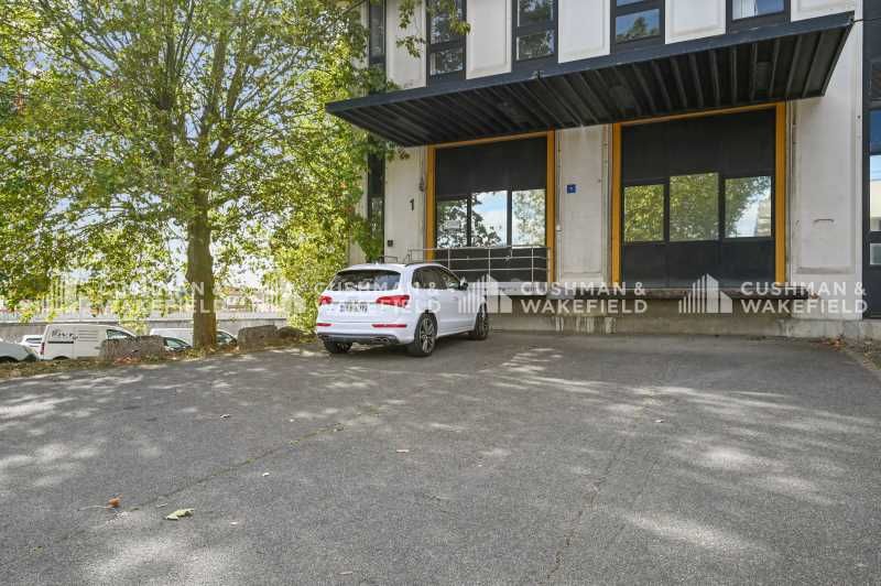 Activité à louer à Rungis.   Situé à seulement 7 