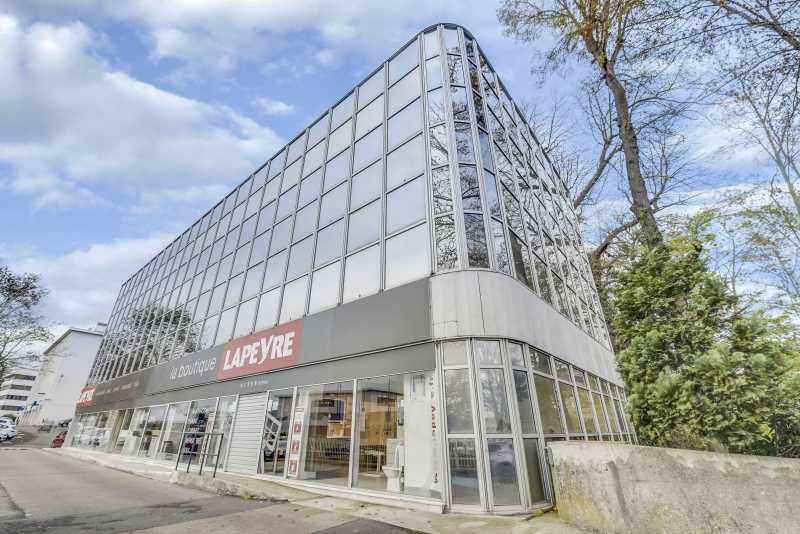 Situés au Chesnay, à proximité immédiate de Versa