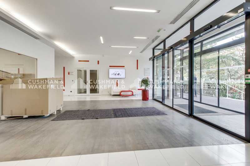 A louer, bureaux à Vélizy-Villacoublay.  Au sein 