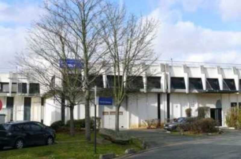 À louer, lots mixtes, bureaux et activité à Evry-