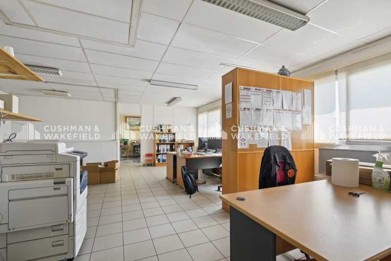 Nous vous proposons à la vente des locaux d'activ