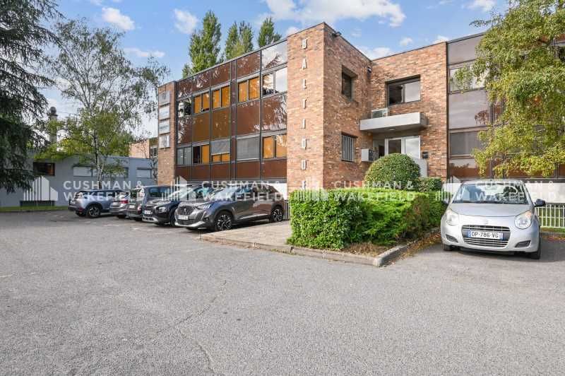 Situés au coeur de la zone d'activité de Courtabo