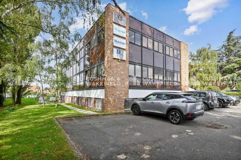 Situés au coeur de la zone d'activité de Courtabo