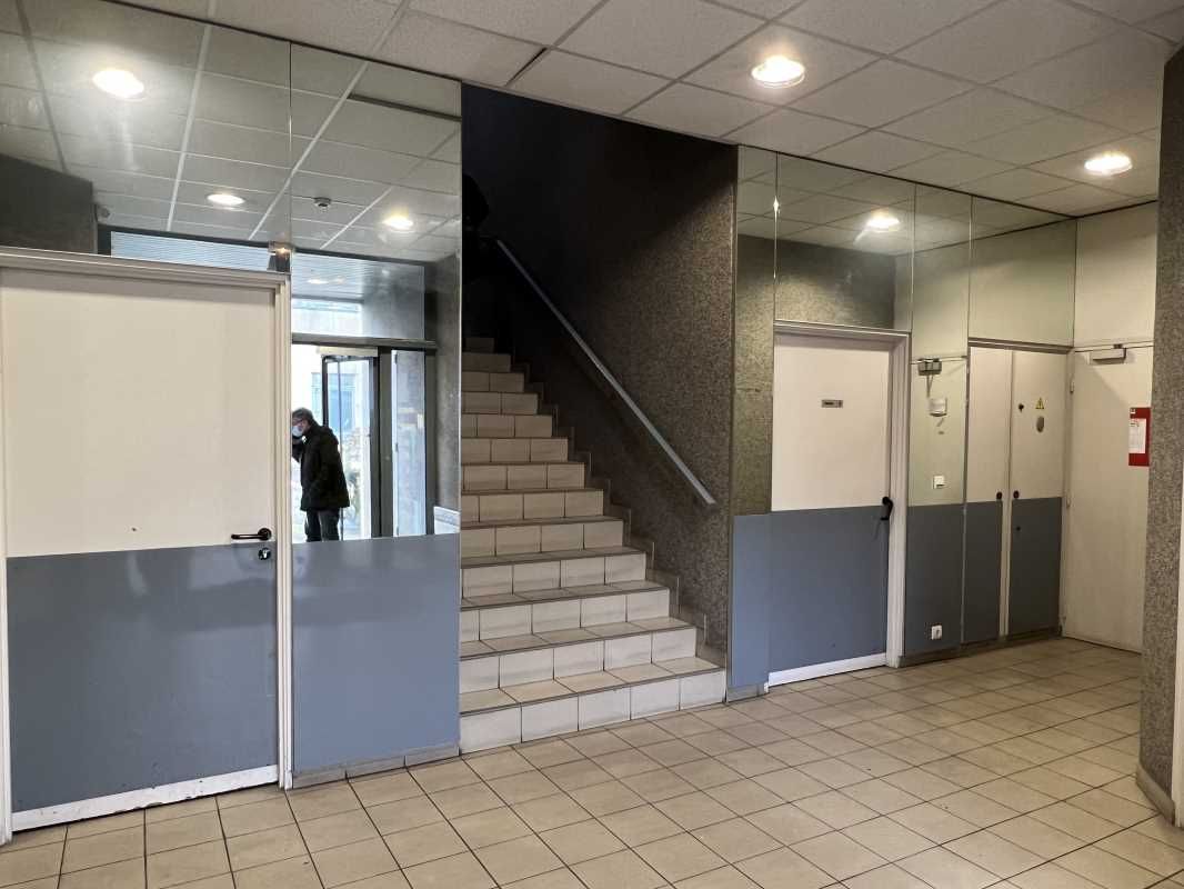 À louer, bureaux et activité à Chilly Mazarin  Ve