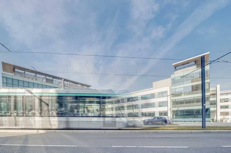 Bureaux à louer à Rungis.   Situé à seulement 7 k