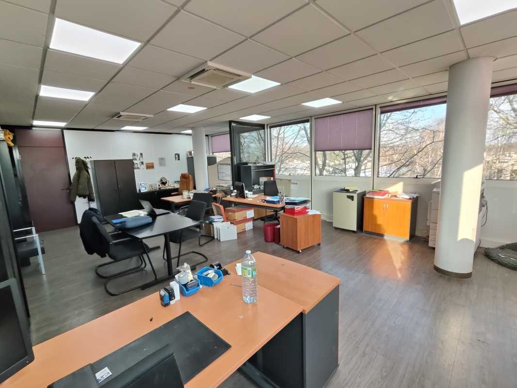 À louer, bureaux de 73 m² non divisibles, situés 