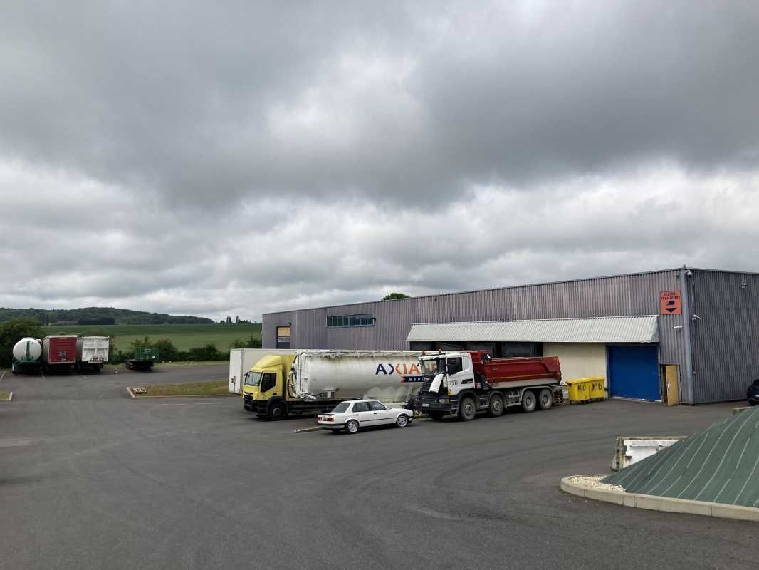 Nous vous proposons à la location un entrepôt d'u