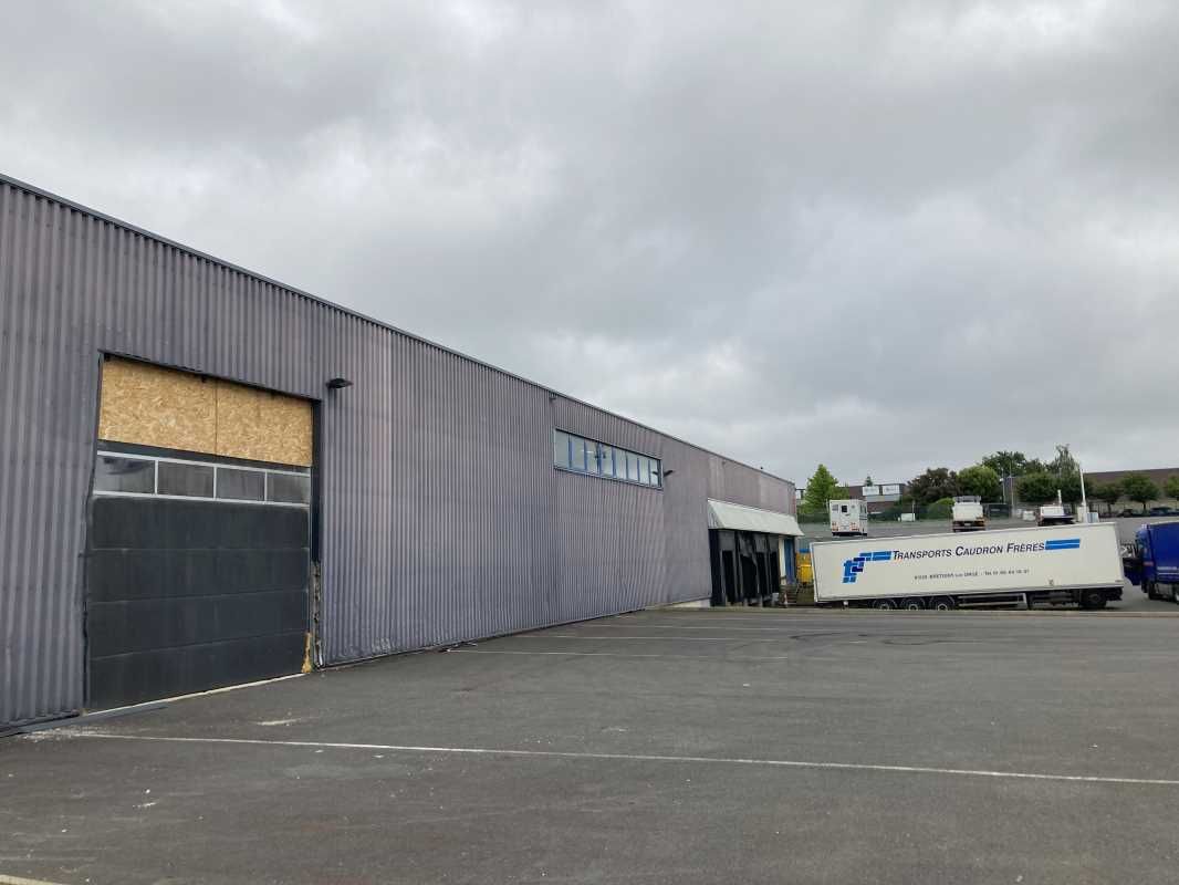 Nous vous proposons à la location un entrepôt d'u