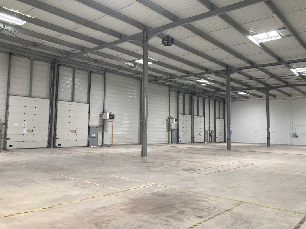 Nous vous proposons cet entrepôt spacieux de 3 03